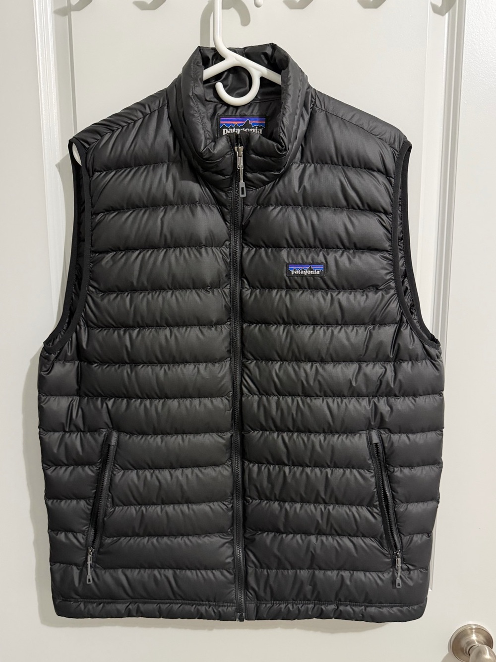 Patagonia Mens Down Sweater Vest Black Size Large NWT